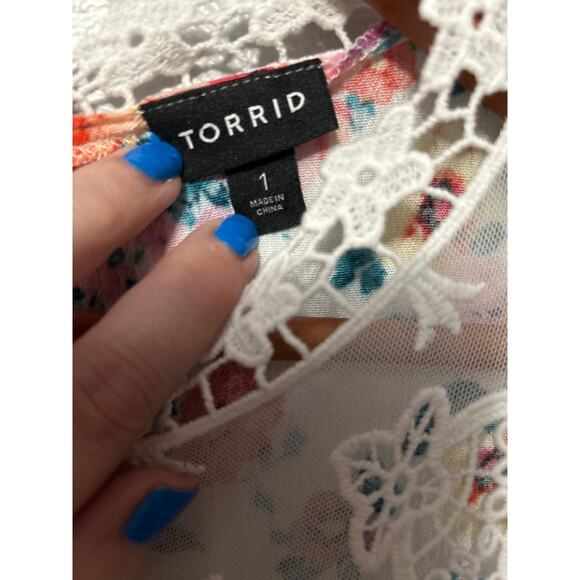 Torrid Plus Feminine Floral Short Sleeve Crochet Yoke Lace Gauze Top 1X 14/16 - Picture 5 of 11